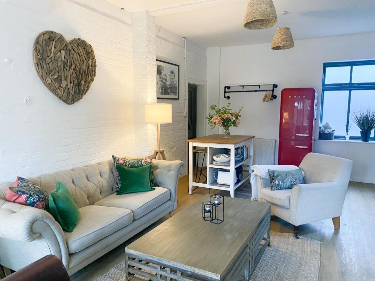 The Coach House - Bournemouth Villa Bagian luar foto