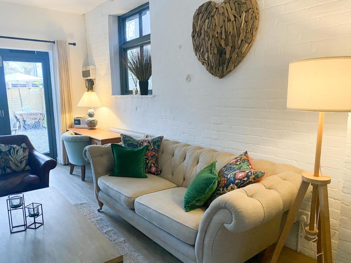 The Coach House - Bournemouth Villa Bagian luar foto