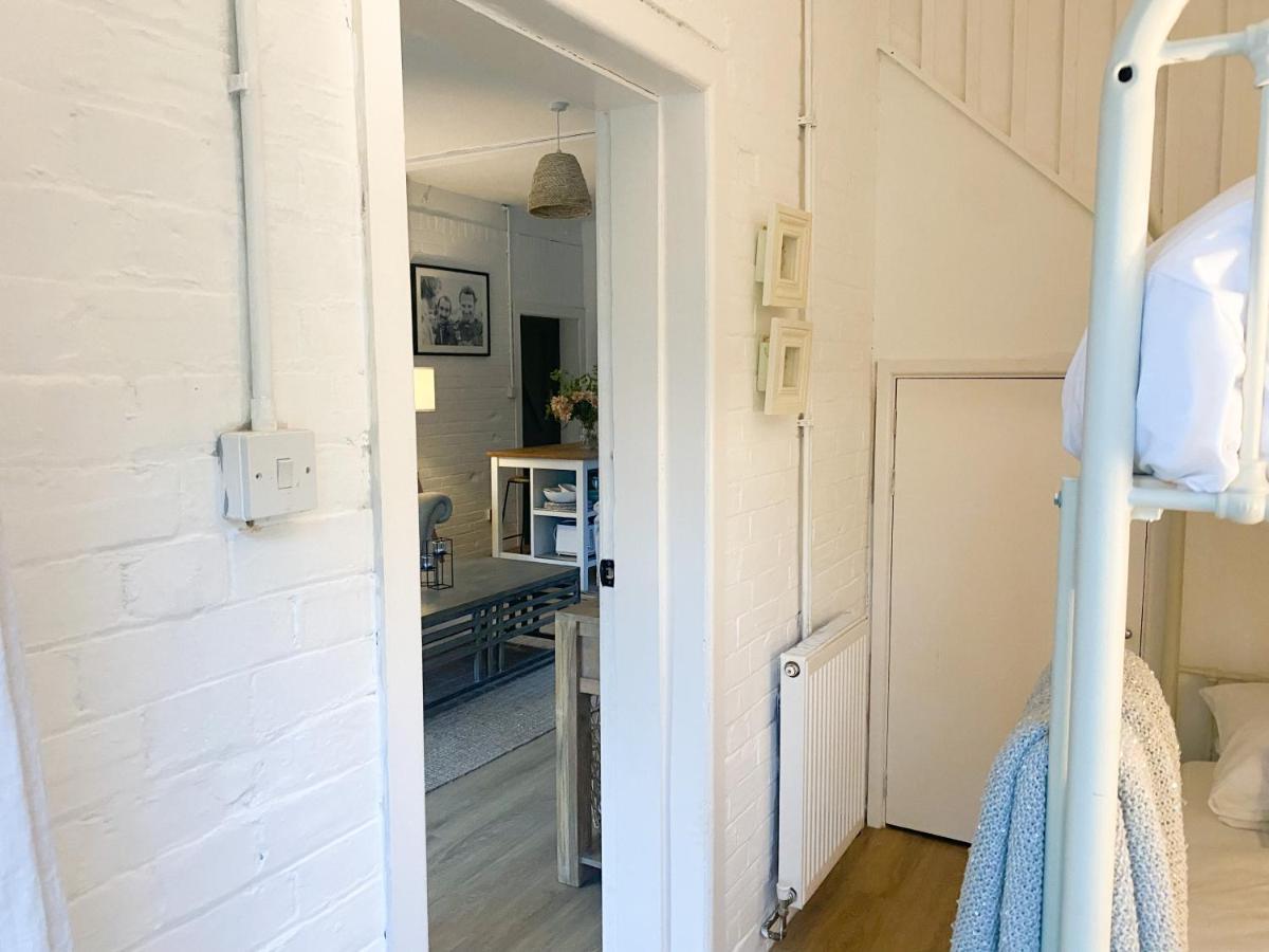 The Coach House - Bournemouth Villa Bagian luar foto